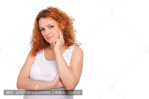 迷人的紅頭發(fā)的年輕女人