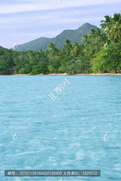 被遺棄的瀉湖與清澈的水