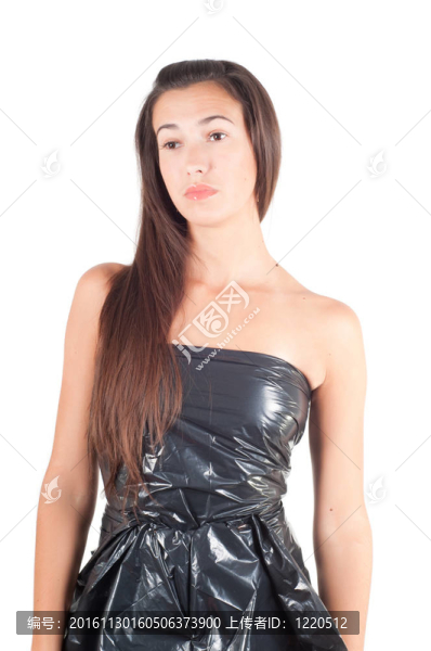 穿著回收服的女人