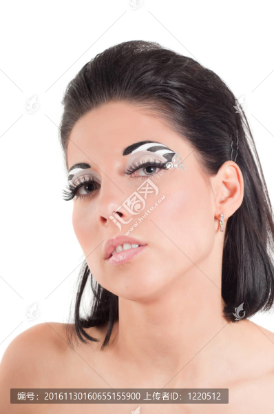 具有彩色面藝術的女人