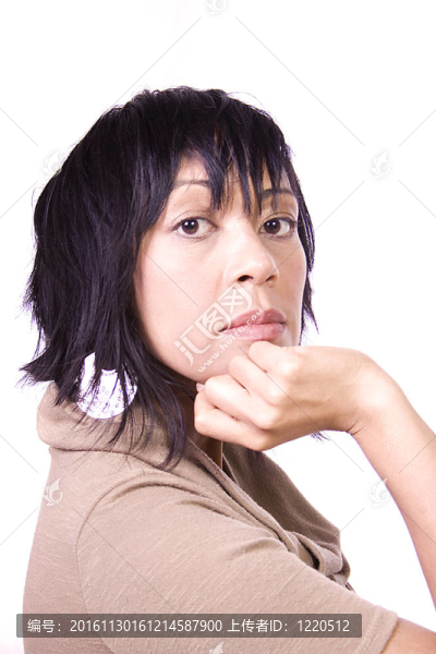接近一個(gè)美麗的亞洲女孩