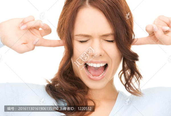 耳朵手指的女人