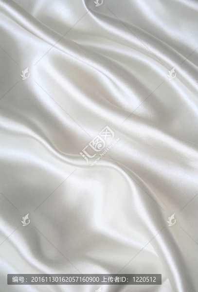 以流暢的優(yōu)雅的白色絲綢為背景