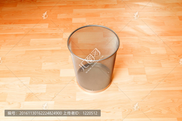 白色垃圾紙垃圾桶