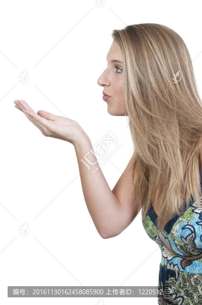 女人吹一個吻