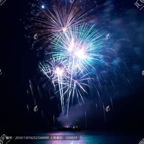 煙花爆竹；敬禮