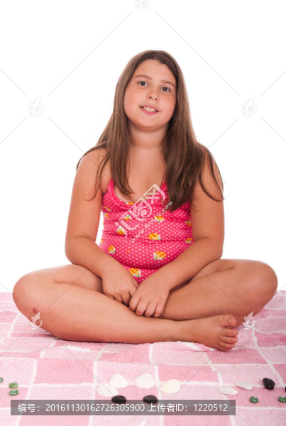 女孩在海灘上的泳裝