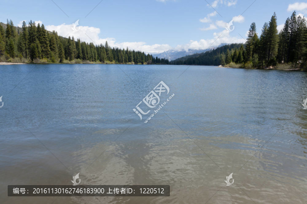 休姆湖