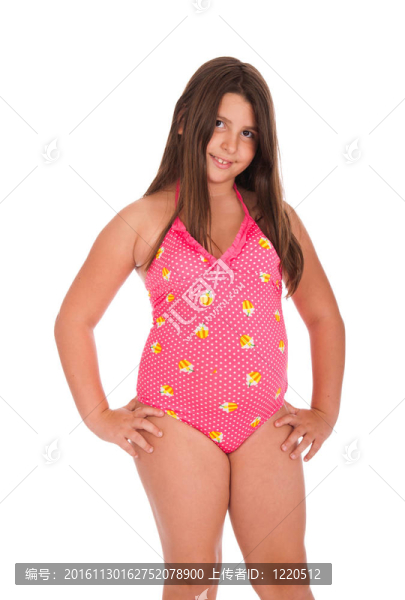 女孩穿著泳衣