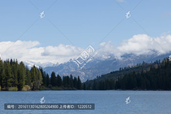 休姆湖