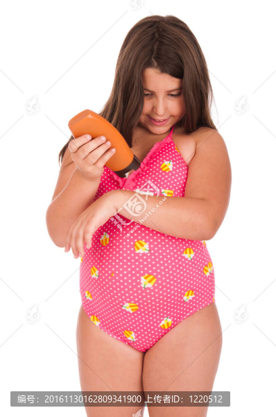 穿泳衣的女孩防曬乳液