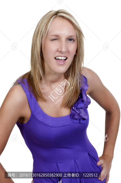 美麗的女人眨眼
