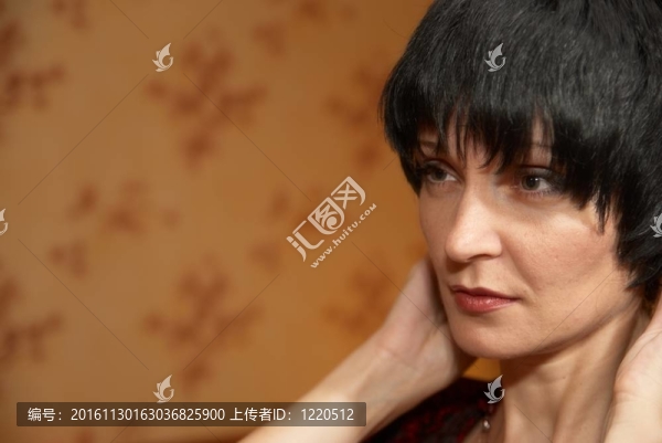 一個美麗的年輕女人的肖像