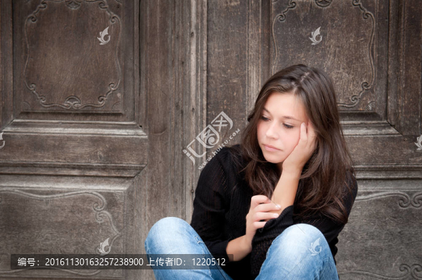 十幾歲的女孩考慮周到的麻煩