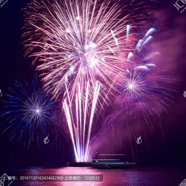 煙花爆竹；敬禮