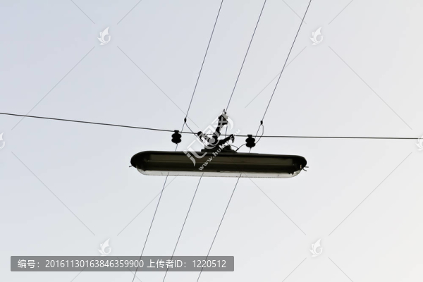 電線上的路燈