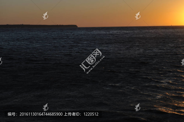 希臘浪漫日落在海上