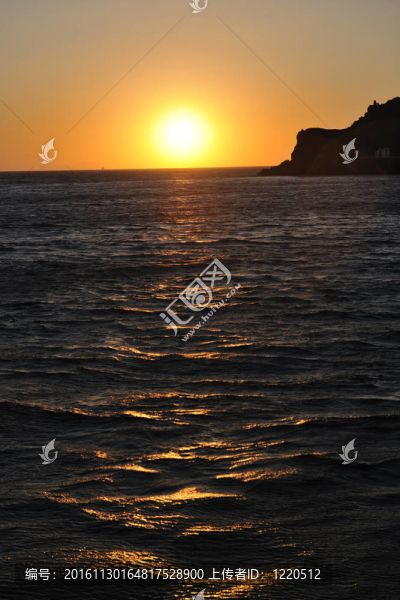 希臘浪漫日落在海上