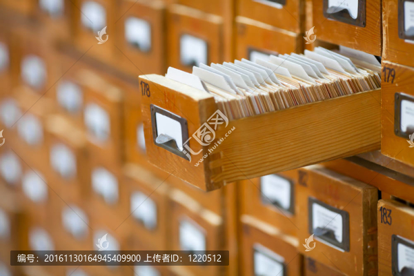 數(shù)據(jù)庫(kù)的概念。古董柜。庫(kù)卡或文件目錄。