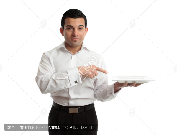 服務(wù)員指著盤子