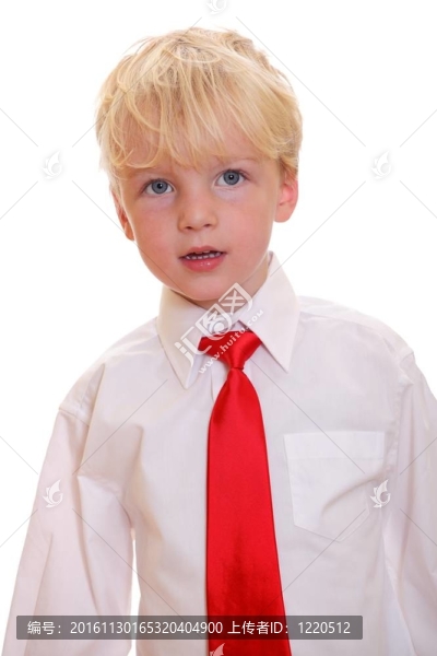 戴領(lǐng)帶的男孩