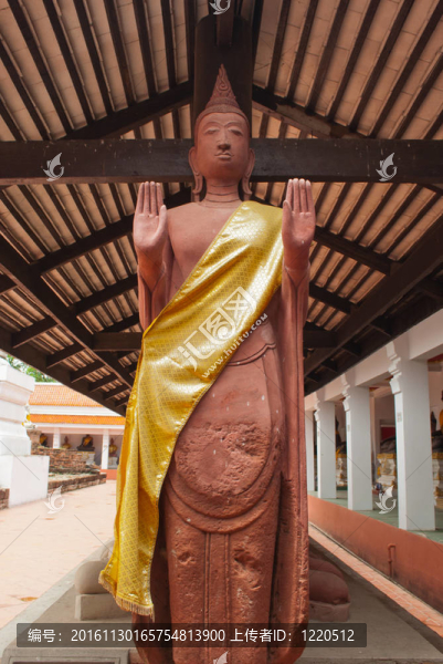 Buddha,Laterite的雕像在瑪哈達寺woravihara；Ratchaburi