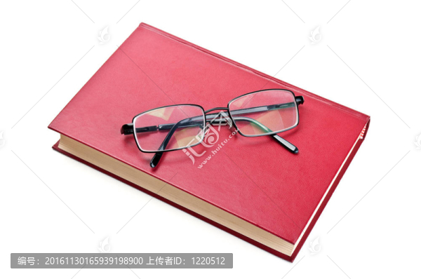 眼鏡和紅色的書