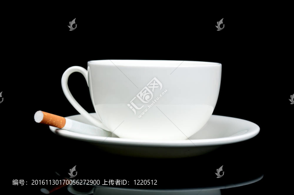 創(chuàng)意早餐杯和香煙