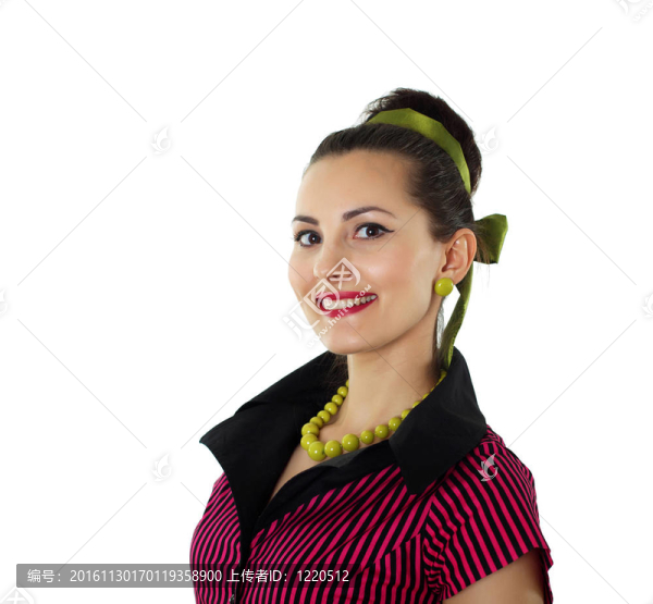 穿著鮮艷的年輕女子