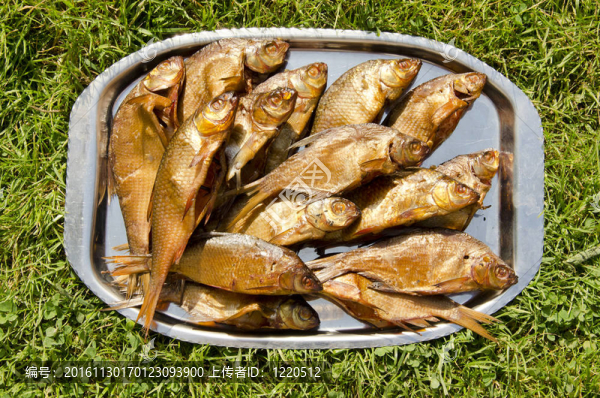 煙熏魚(yú)。