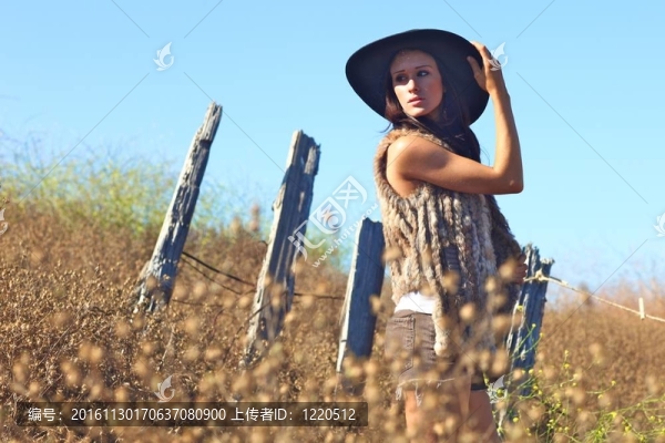 夏日里一個美麗的女人