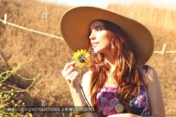 夏日里一個(gè)美麗的女人