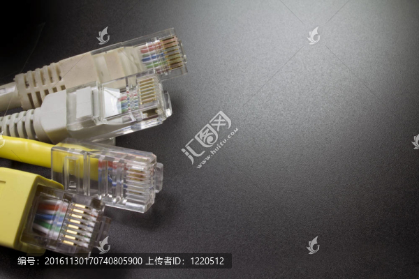 宏觀幾個RJ45網(wǎng)絡(luò)連接器上的黑色背景