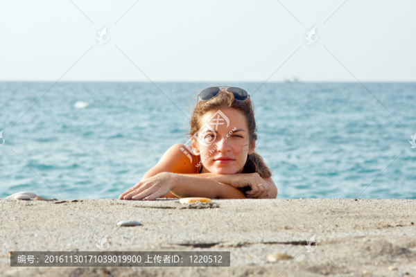 青年女性的戶外肖像