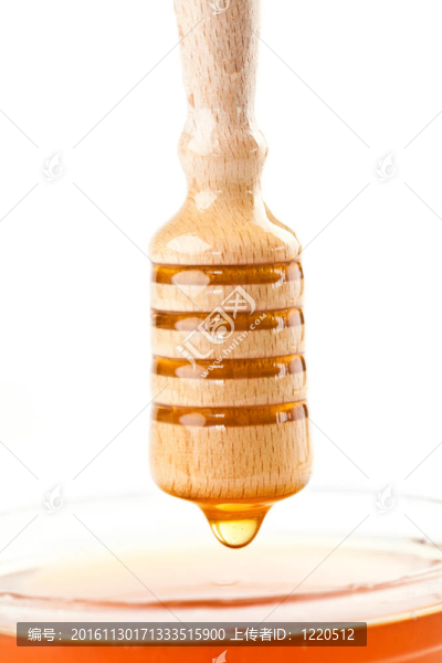 蜂蜜滴在一個蜂蜜碗的頂部