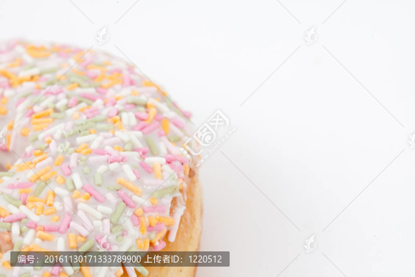 靠近一個(gè)炸圈餅多彩色糖霜