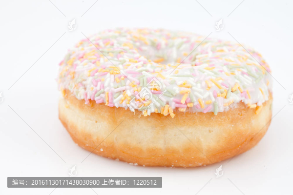 靠近一個炸圈餅多彩色糖霜