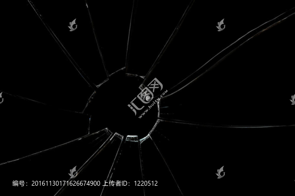 破碎的玻璃和噼啪作響