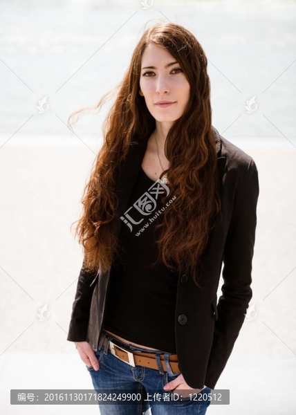 年輕女性-休閑時尚戶外人像