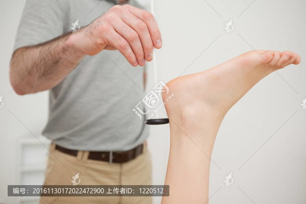 由醫(yī)生舉行的反射錘