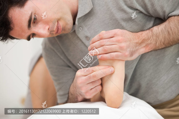 雞眼做足部按摩