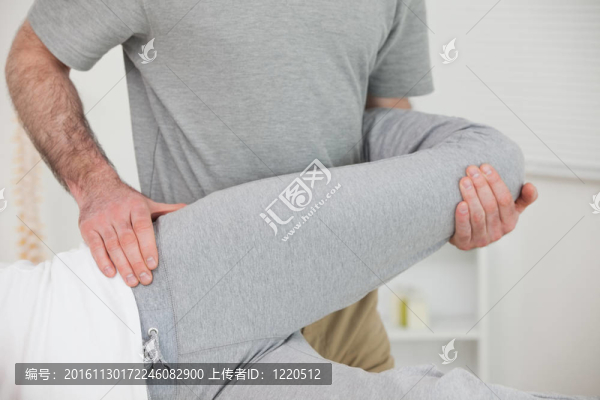 脊椎伸展病人的腿