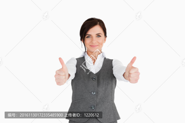 年輕女子在西裝豎起大拇指