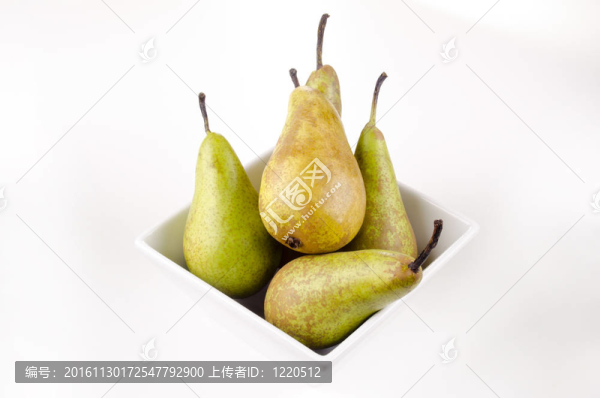 碗里的一些梨
