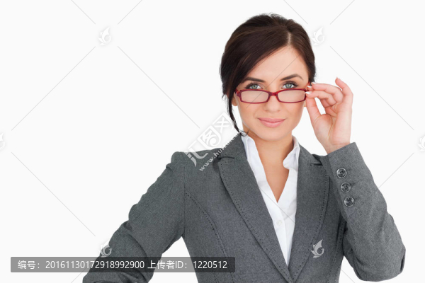 誘人的女商人拿著她的眼鏡