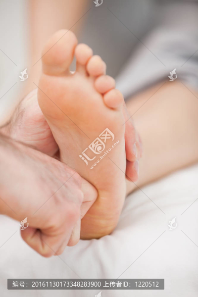 一只腳的按摩球