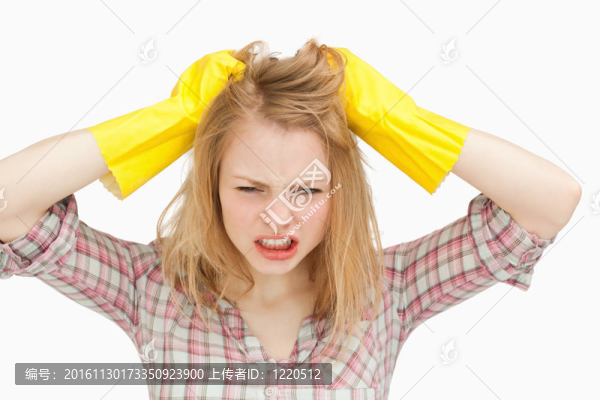 女人拉她的頭發(fā)