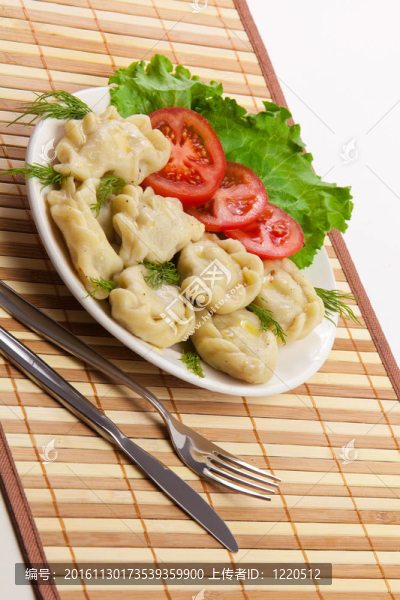 美味的西紅柿沙拉豬肉水餃