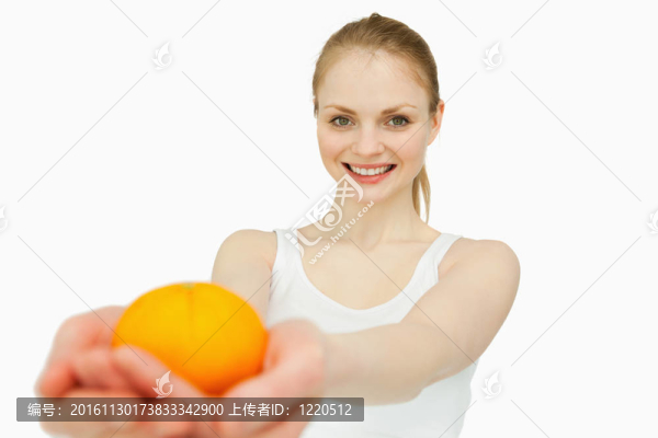 快樂的女人呈現(xiàn)出Tangerine夜店