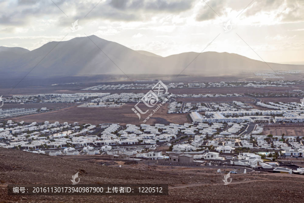 在晨光中看普拉亞布蘭卡山